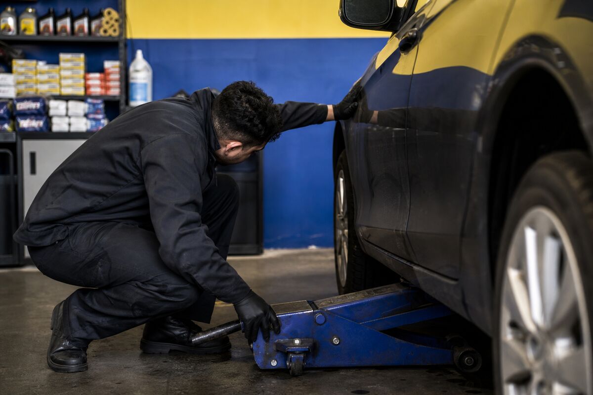 Diversified Royalty Corp. Expands Portfolio with Mr. Lube + Tires Acquisition