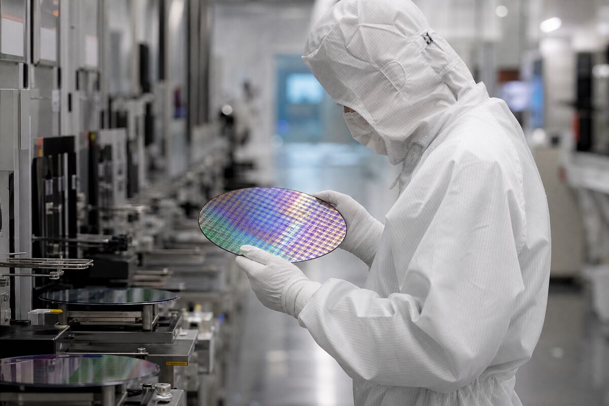Chip Sector Sell-Off and Netflix Earnings Miss Impact Market Sentiment