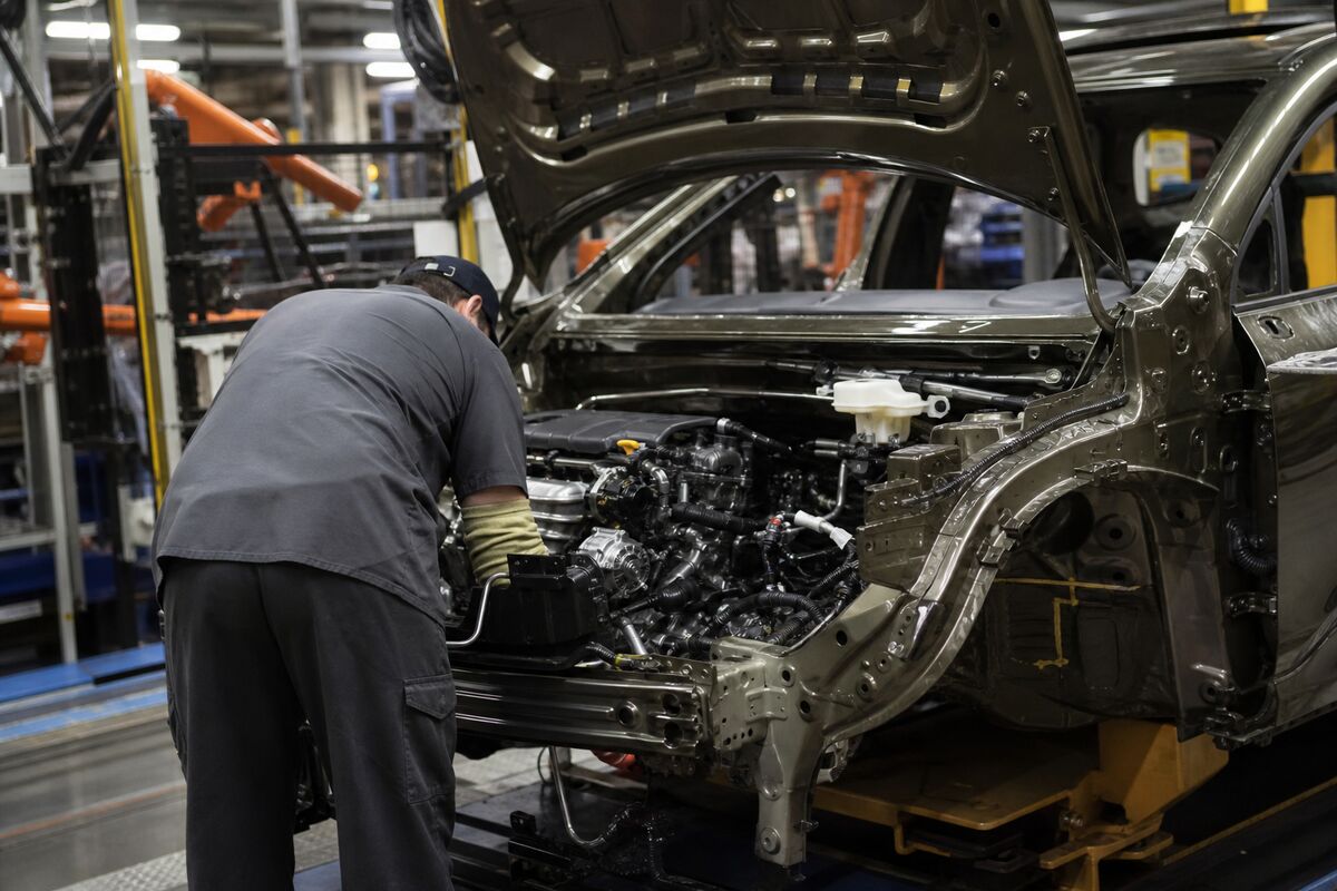 GM's Return to Gas-Powered Vehicles: A Strategic Shift in the Auto Industry