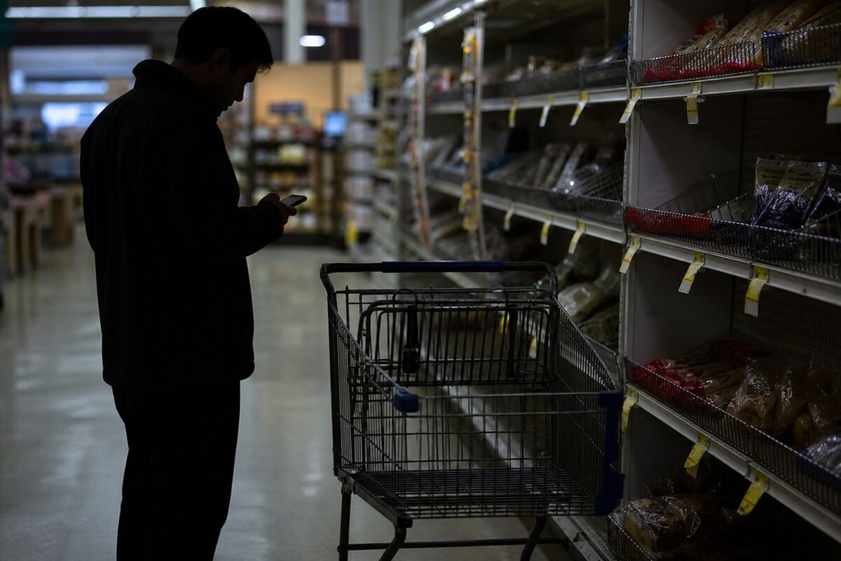 Consumer Sentiment Plummets: Understanding the Implications for Markets