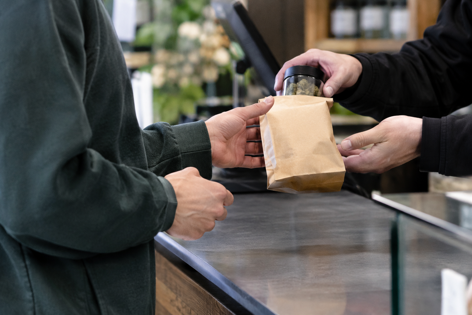 Curaleaf’s Sweetened Aurora Cannabis Bid Raises Stakes for ACB Traders