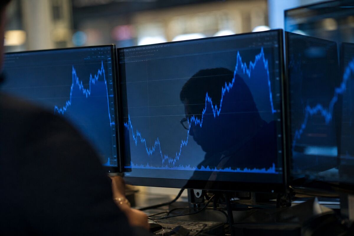 Tesla Merger Speculation Puts Valuation and Options Volatility in Focus